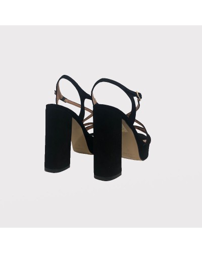 Sandalia con plataforma para mujer en ante negro de la marca ezzio
