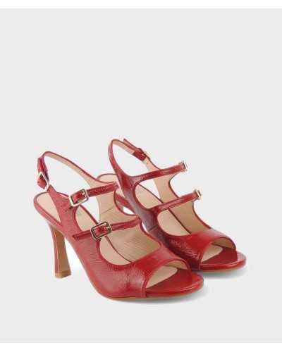 Sandalia de la marca JONI fabricada en piel color rojo, cierre mediante hebillas, planta acolchada, tacon altura 9cm
