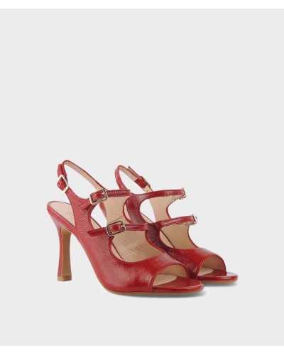 Sandalia de la marca JONI fabricada en piel color rojo, cierre mediante hebillas, planta acolchada, tacon altura 9cm
