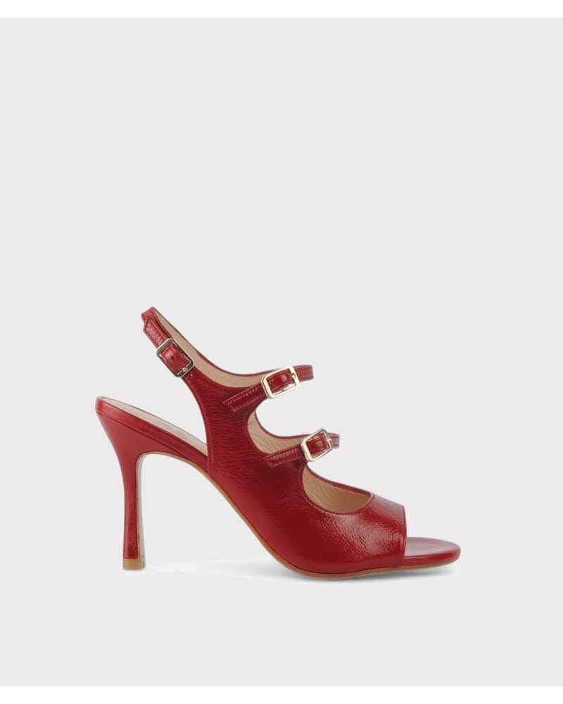 Sandalia de la marca JONI fabricada en piel color rojo, cierre mediante hebillas, planta acolchada, tacon altura 9cm