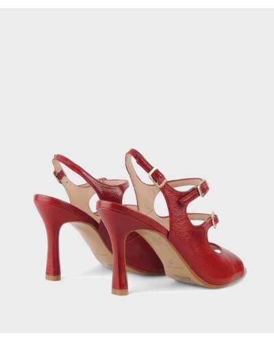 Sandalia de la marca JONI fabricada en piel color rojo, cierre mediante hebillas, planta acolchada, tacon altura 9cm