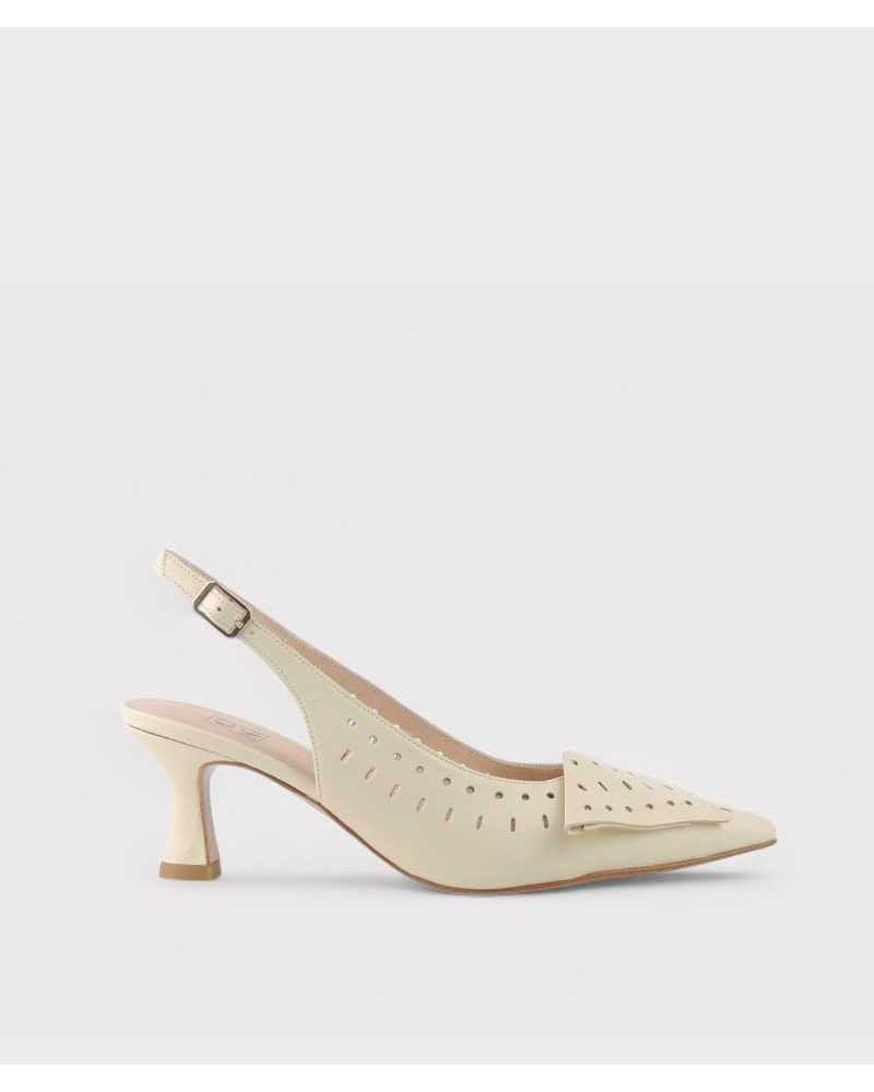 zapato de salon en piel troquelada color hielo tacon 6.5 cm