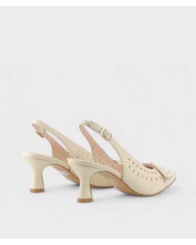 zapato de salon en piel troquelada color hielo tacon 6.5 cm