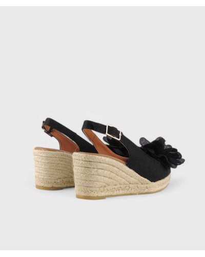 Alpargatas negras con flor y cuña de yute – Viguera