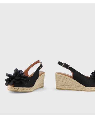 Alpargatas negras con flor y cuña de yute – Viguera