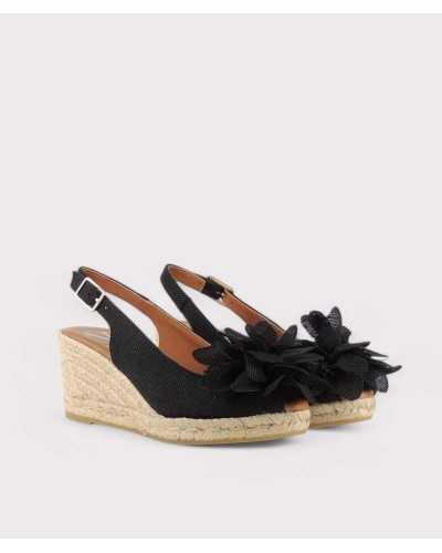 Alpargatas negras con flor y cuña de yute – Viguera