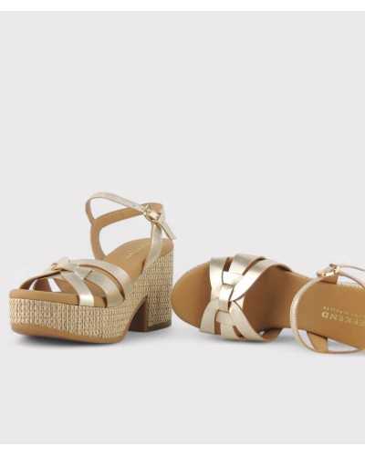 Sandalia dorada de plataforma Claudia – Weekend