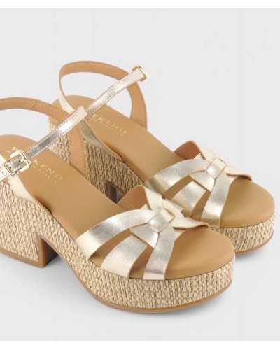 Sandalia dorada de plataforma Claudia – Weekend