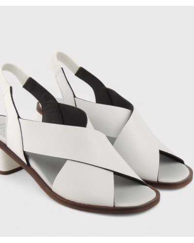 Sandalia Minerva blanca con plantilla de gel y tacón cómodo