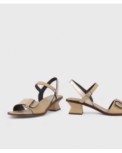sandalia tacon plumers dorada