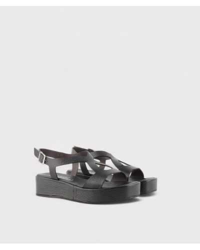 Sandalia Plumers negra con plataforma