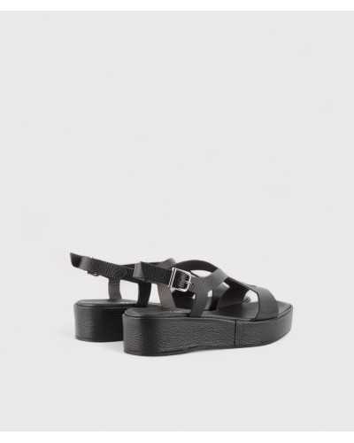 Sandalia Plumers negra con plataforma