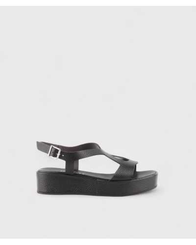 Sandalia Plumers negra con plataforma