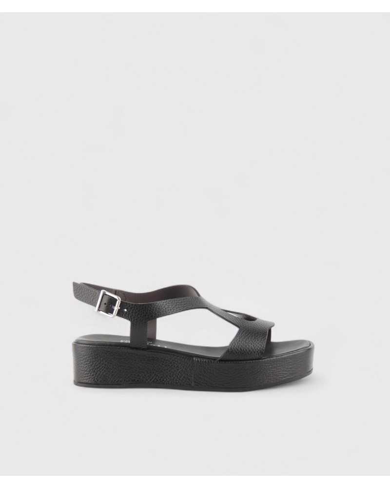 Sandalia Plumers negra con plataforma Sandalia Plumers negra con plataforma