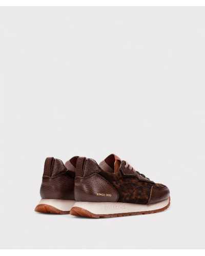 Zapatillas Kansas Leopardo Hispanitas vista trasera marrón