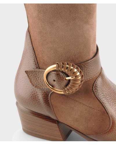 Hispanitas Bota Verona avellana detalle hebilla dorada
