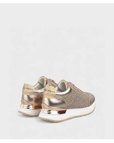 Vista trasera de sneakers DIVA Bronze con suela blanca y talón metalizado