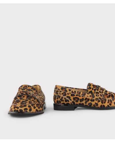 Mocasín animal print mujer Alma en Pena Leopard Camel vista frontal