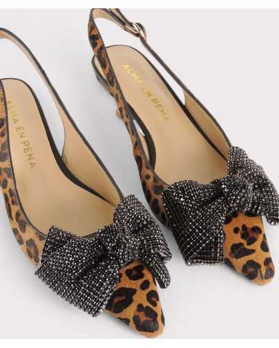 Vista superior zapato Alma en Pena con lazo de pedrería