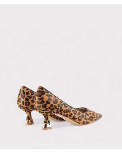 Alma en Pena salón leopardo tacón bajo vista trasera