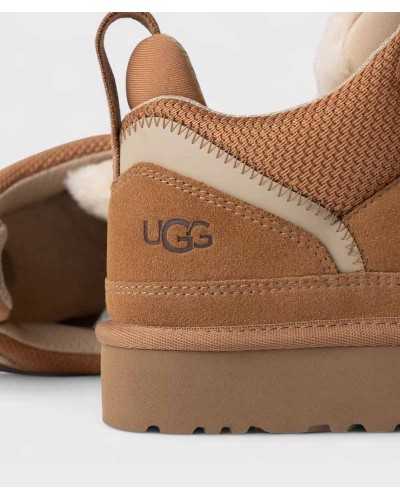 Sneakers UGG Lowmel camel vista trasera con logo