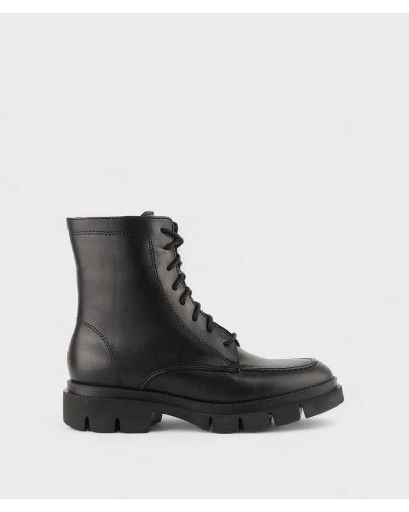Botín Viguera cordones piel napa negra vista lateral Botín Viguera cordones piel napa negra vista lateral