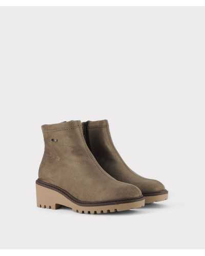 Botines Viguera color taupe con suela beige vista en ángulo