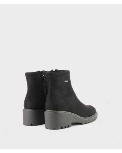 Botines Viguera color negro con suela antideslizante vista trasera