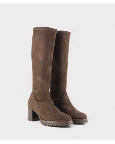 Botas Margot marrón vista frontal y lateral con tacón medio