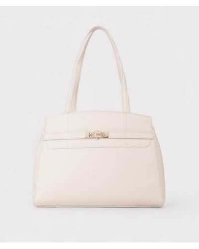 Bolso Valentino beige con cierre metálico frontal