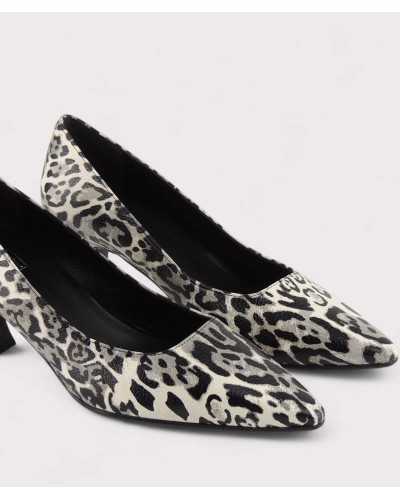 JONI zapatos salón piel estampado leopardo blanco detalle textura