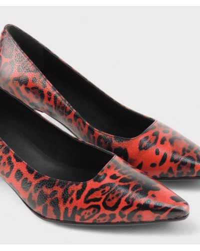 JONI salón piel animal print rojo detalle textura y acabado