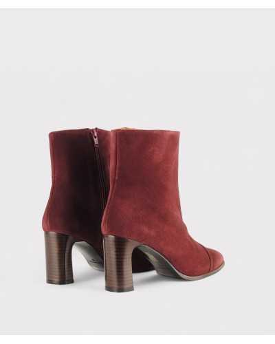 Vista trasera de los botines JONI vino, diseño femenino y hecho en piel.