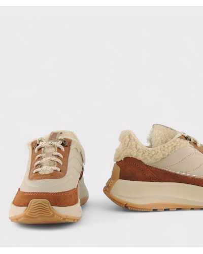 fitflop f-mode flow camel, detalle delantero con cordones y suela gruesa
