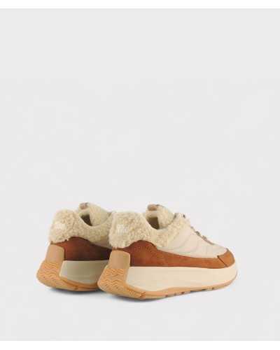 sneakers fitflop camel, vista trasera con acabado en lana