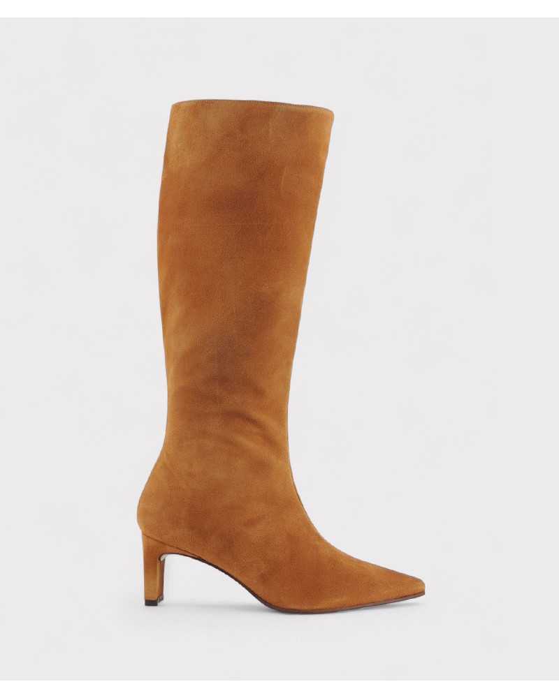 bota JONI serraje camel, lateral con tacón medio