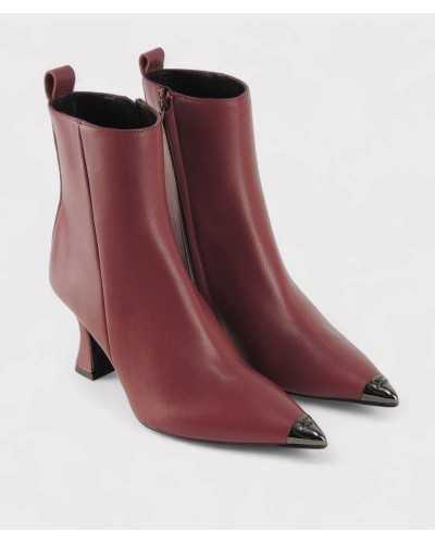 botines Ezzio napa burdeos tres cuartos, elegantes y con carácter propio