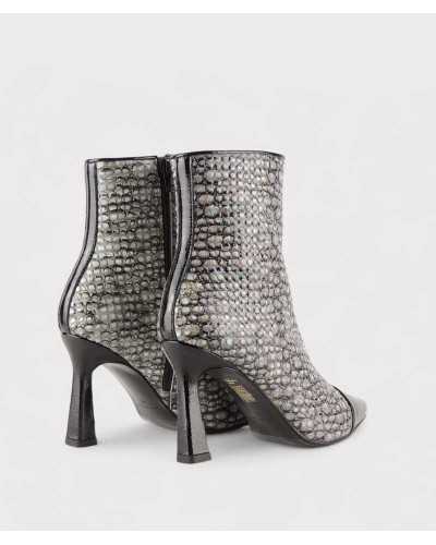 botines Joni texturizados detalle trasero, piel brillante y acabados finos