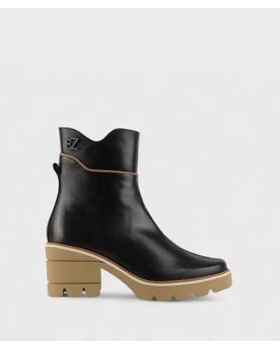botín Ezzio negro piel suave con suela beige ligera