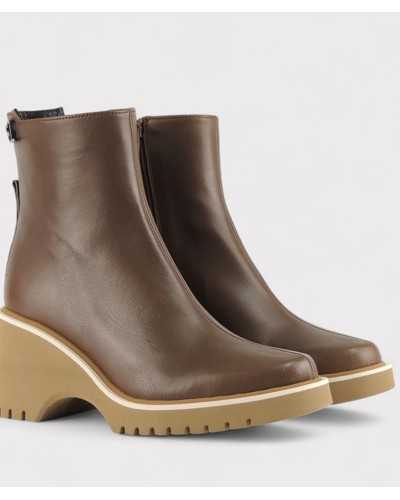 botín Ezzio moka piel natural, cuña beige ligera