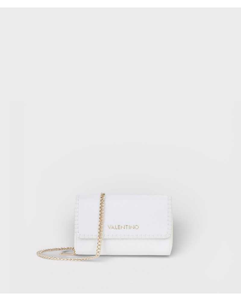 Valentino Bags cartera con cadena blanca vista frontal con logo dorado y solapa Valentino Bags cartera con cadena blanca vista frontal con logo dorado y solapa