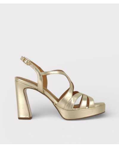 sandalia Pedro Miralles Malawi platino lateral perfil piel metalizada
