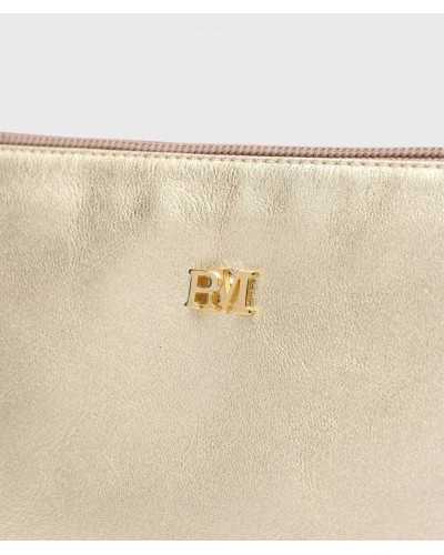 Detalle logo PM dorado bolso de mano Pedro Miralles Covadonga
