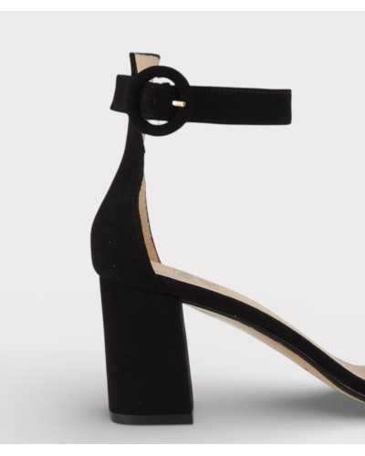 sandalia joni negro ante detalle hebilla circular forrada