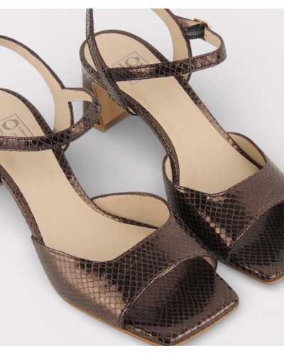 sandalias joni marron metalizado efecto serpiente detalle pala piel grabada