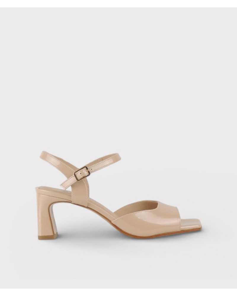 sandalia joni nude charol lateral tacon bloque sandalia joni nude charol lateral tacon bloque