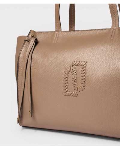 Liu Jo bolso tote marrón vista lateral con cordones decorativos y tachuelas doradas