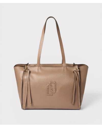 Liu Jo bolso tote marrón vista frontal con logo LJ bordado y herrajes dorados