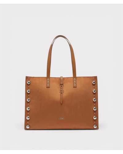 Liu Jo bolso tote marrón Doba vista frontal con tachuelas plateadas y logo metálico