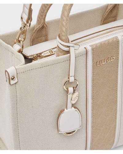 Detalle charm extraíble dorado y franja jacquard monograma bolso tote beige Liu Jo Ridhi